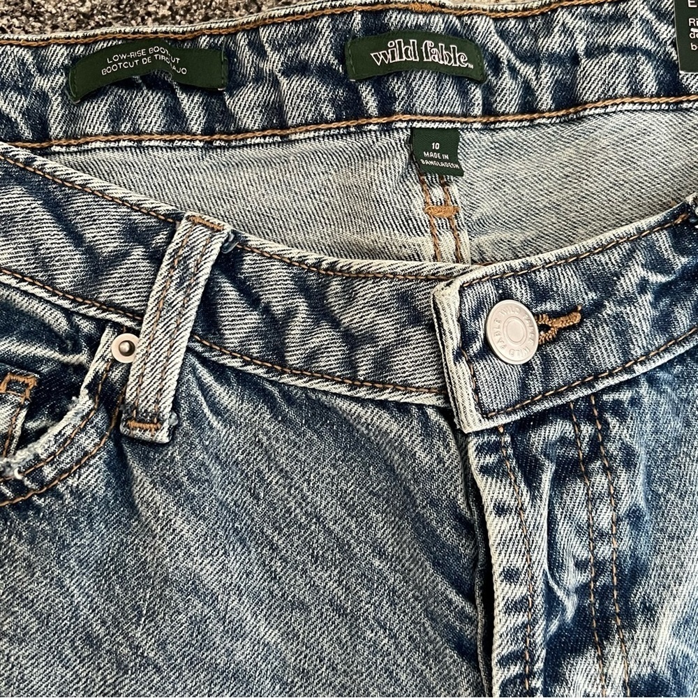 NWT Wild Fable Light Wash Low Rise Bootcut Raw Hem Jeans Size 10 - Picture 6 of 14